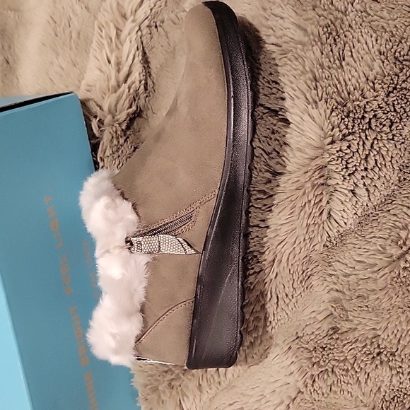 BZEES shoes 7.5W new in box - Picture 3 of 4